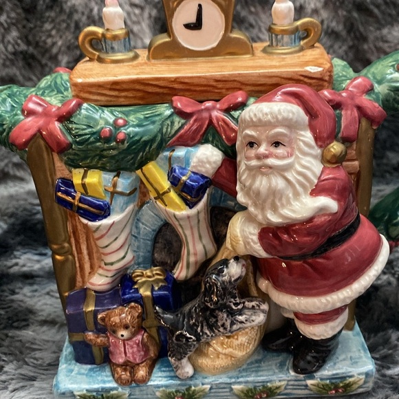 Vtg Fitz & Floyd 32oz Teapot
Santa Fireplace - Picture 4 of 16